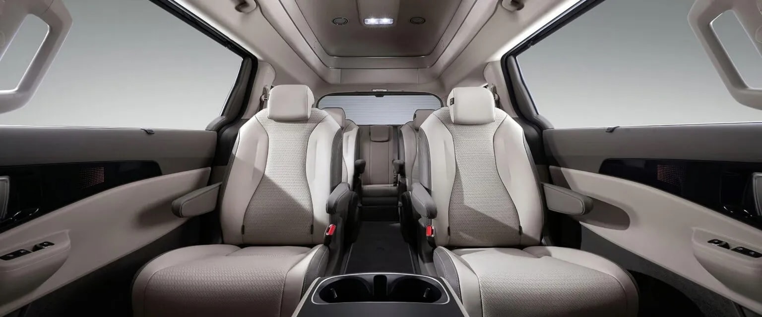 Kia Carnival High Roof với 7 chỗ ngồi