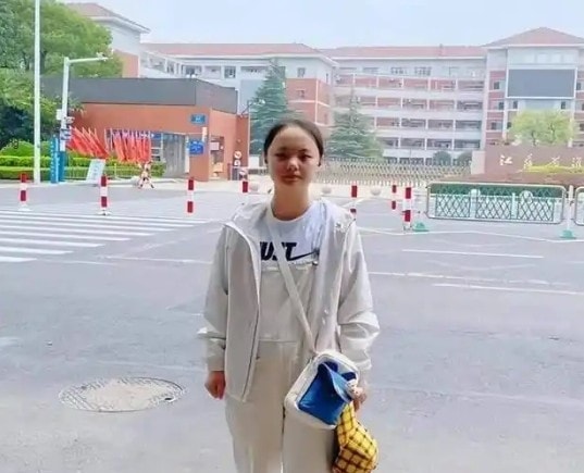 nu-sinh-1.jpg