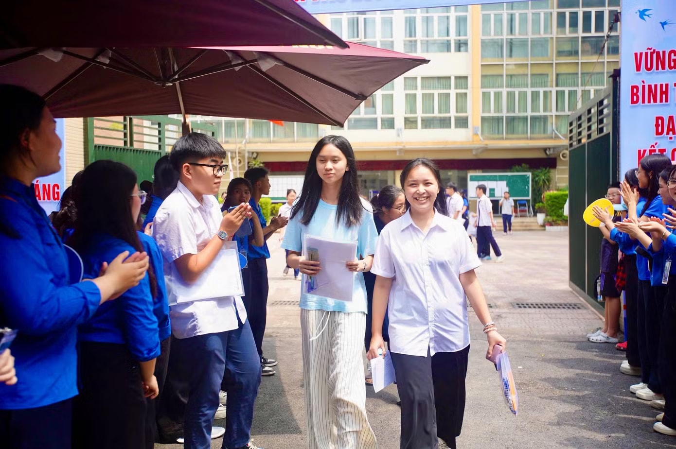 Top trường công lập lấy điểm thấp ở Hà Nội, có nơi trung bình 2,8 điểm/môn cũng đỗ - Ảnh 1.
