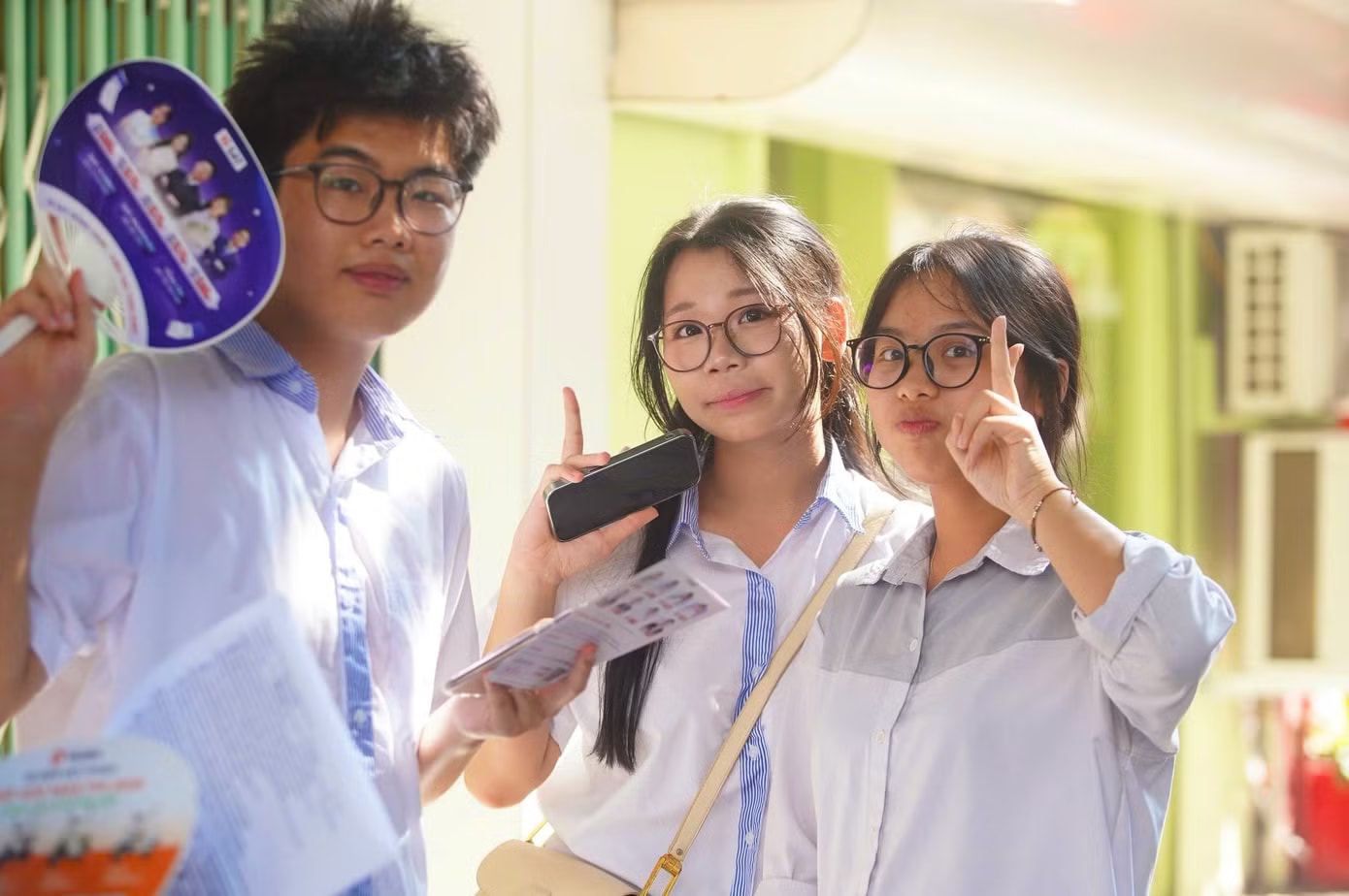 Sở GD&ĐT Hà Nội công bố điểm chuẩn của 122 trường công lập và trường chuyên - Ảnh 1.
