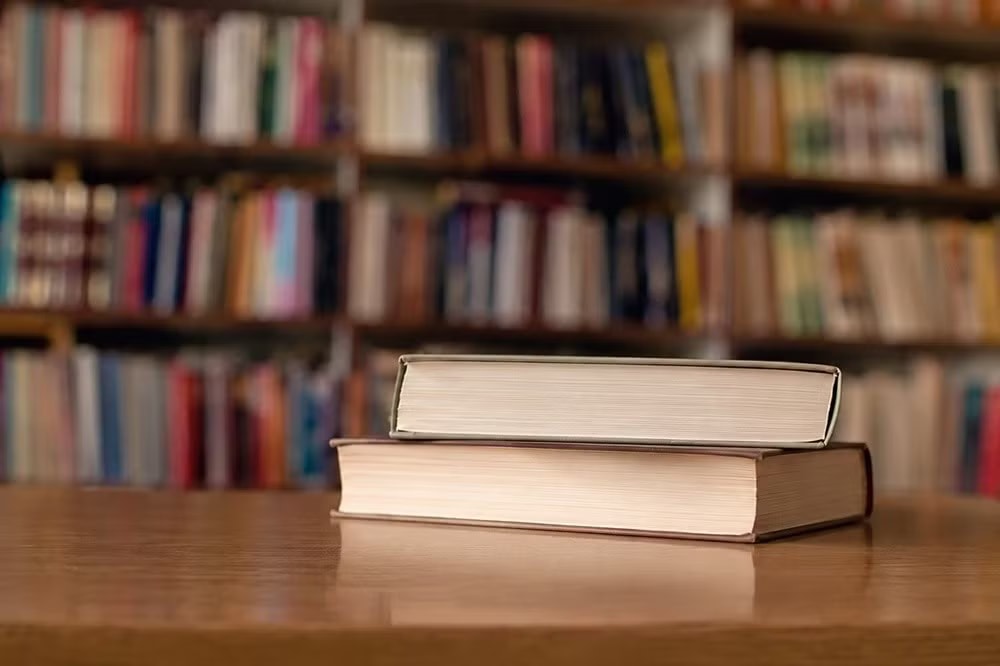 Xử phạt và đình chỉ 2 tháng nhà xuất bản Hội Nhà văn - Ảnh 1.