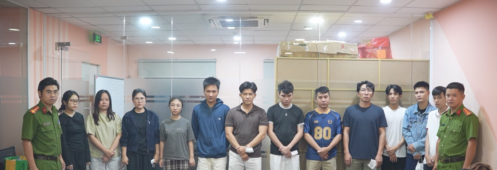Tiếp tục triệt phá 11 công ty cung cấp mô hình sở hữu kỳ nghỉ: Khởi tố gần 200 bị can, thu giữ 5.563 hợp đồng - Ảnh 4.