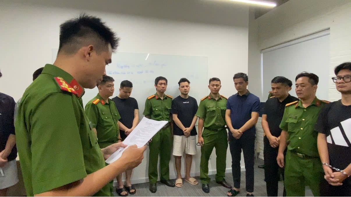 Tiếp tục triệt phá 11 công ty cung cấp mô hình sở hữu kỳ nghỉ: Khởi tố gần 200 bị can, thu giữ 5.563 hợp đồng - Ảnh 7.
