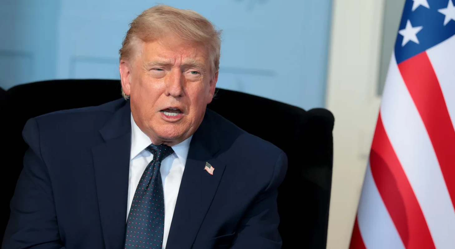 Ông Trump gọi thỏa thuận Mỹ - Iran là 'sự đầu hàng vô điều kiện', tuyên bố sốc về quyền lực của mình