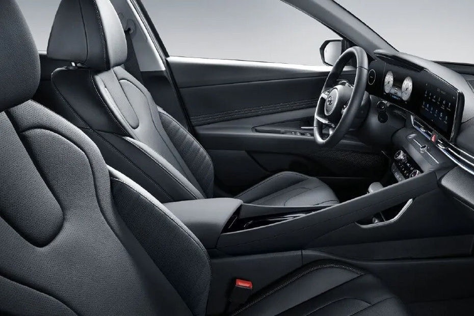 Khoang lái Hyundai Elantra 2026