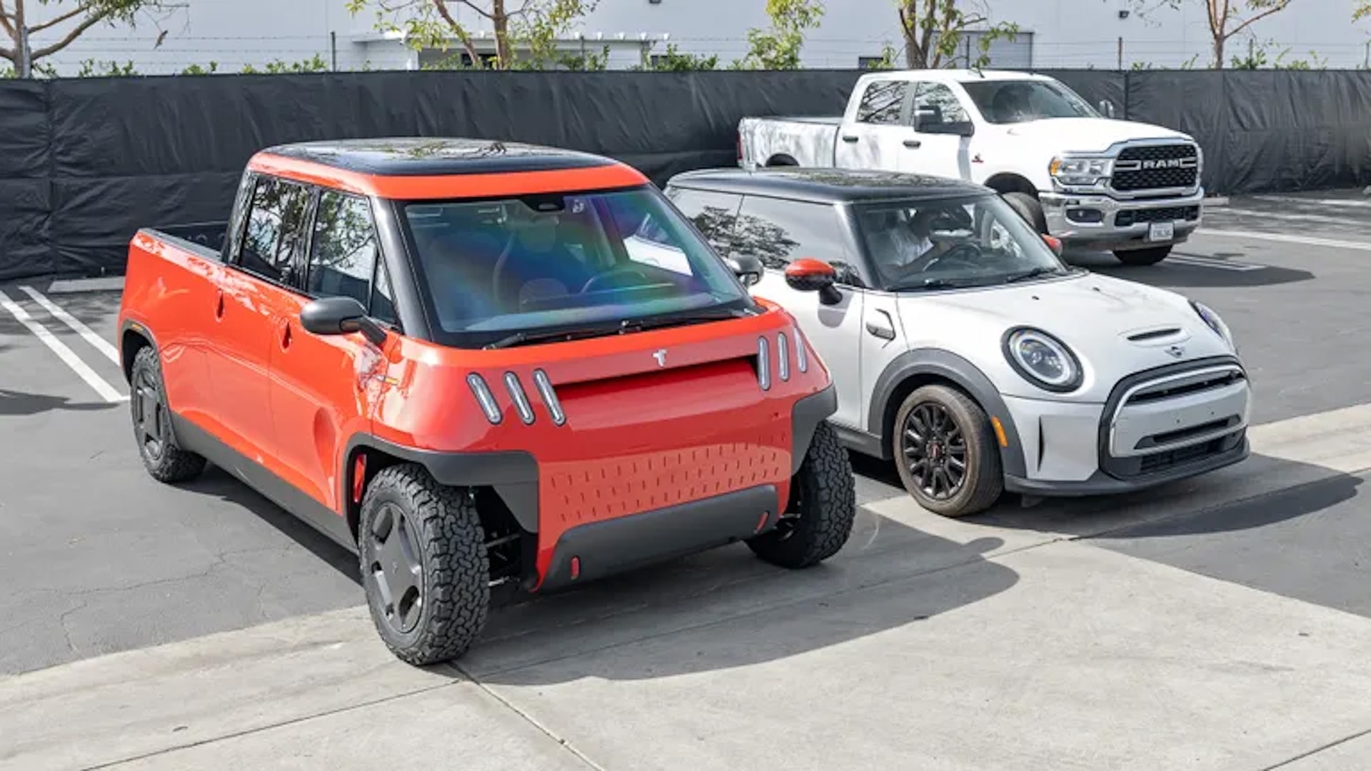 Telo MT1 bênh cạnh Mini