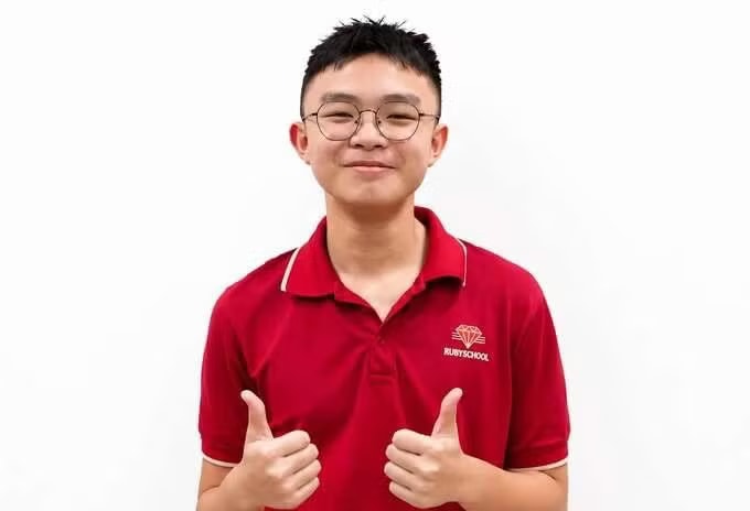 Thủ khoa thi lớp 10 TPHCM giành hai điểm 10 - Ảnh 1.