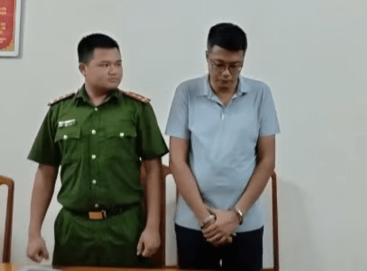 Cựu cán bộ Vũ Công Giang bị khởi tố vì chiếm đoạt, 'sang tên' sổ đỏ của khách hàng