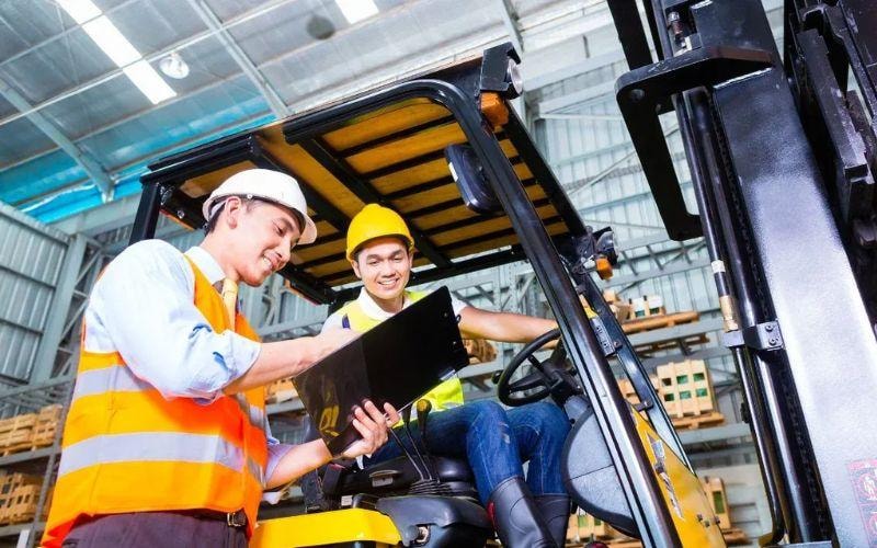 nganh-logistics-va-quan-ly-chuoi-cung-ung-huflit-2_1781434297.jpg