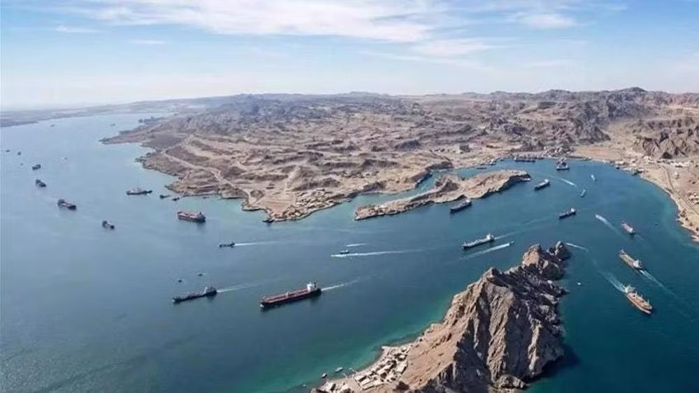 Mỹ nói Iran không kiểm soát eo biển Hormuz - Ảnh 1.