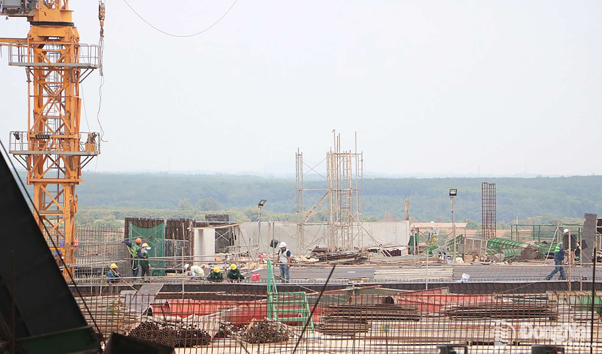 Siêu sân bay lớn nhất Việt Nam tăng tốc thi công, nhân công tăng gần 5% - Ảnh 1. Siêu sân bay lớn nhất Việt Nam tăng tốc thi công, nhân công tăng gần 5% - Ảnh 1.