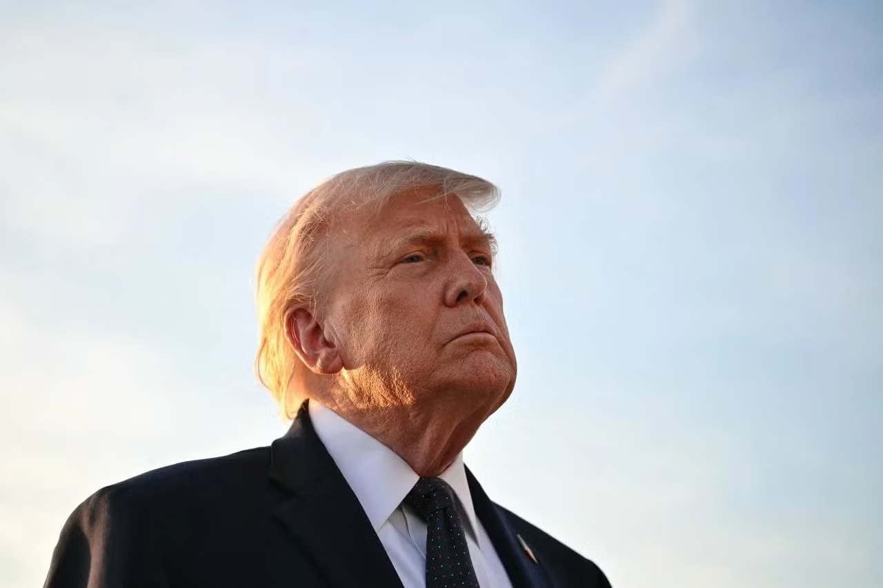 Tổng thống Mỹ Donald Trump. Tổng thống Trump tuyên bố Mỹ sẵn sàng 'tiếp quản' eo biển Hormuz, dọa tấn công Iran - Ảnh 1.