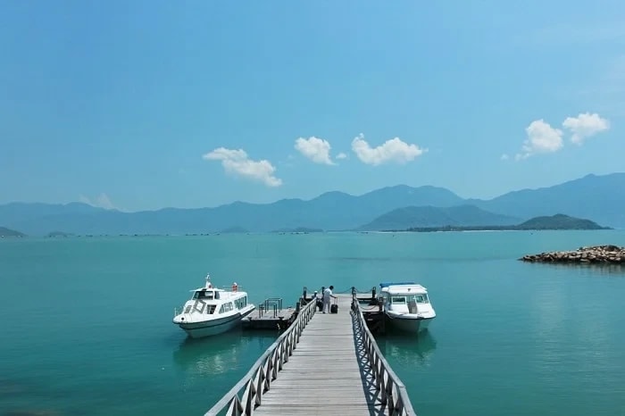 Đi tàu cao tốc tới vịnh Ninh Vân. Ảnh: Internet.