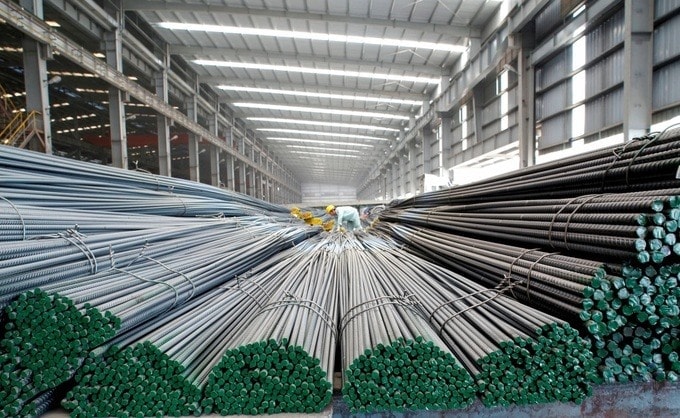 Giá thép xây dựng đi ngang giữa chu kỳ phục hồi: Vì sao sản lượng tăng mạnh nhưng doanh nghiệp chưa dễ 'ăn dày'?