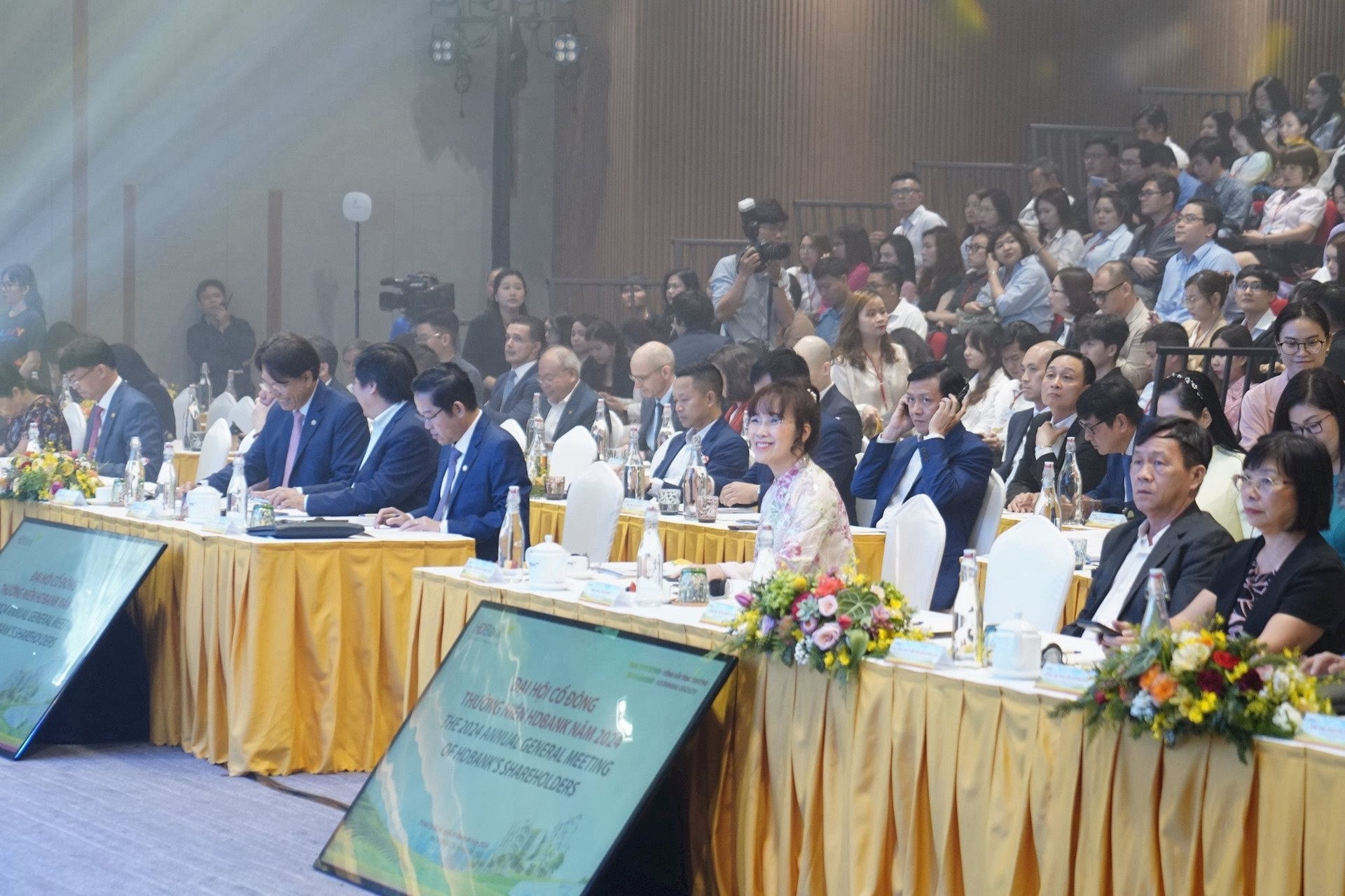 BXH AB1000 2025: HDBank đứng Top 1 ASEAN về hiệu quả sinh lời - Ảnh 1.