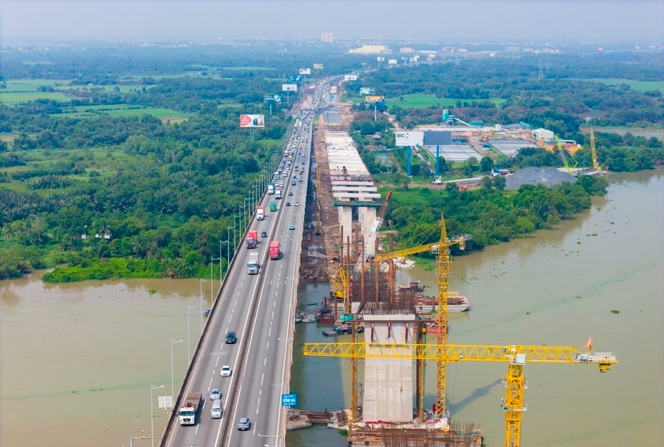 Sắp hợp long cây cầu trên dự án cao tốc 16.300 tỷ, kết nối thẳng đến siêu sân bay - Ảnh 1.
