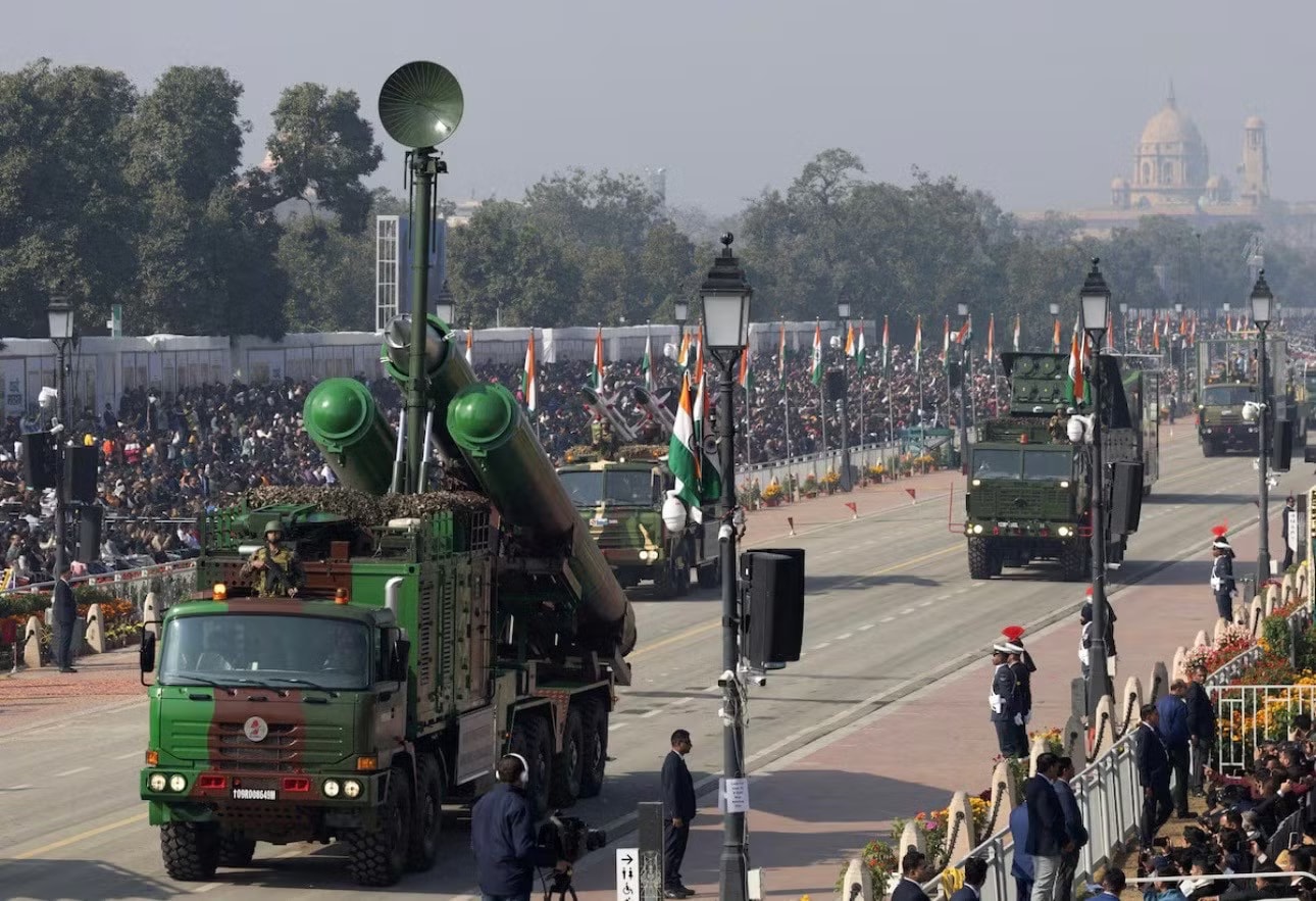 Ấn Độ đàm phán bán tên lửa siêu thanh BrahMos cho nước láng giềng của Iran - Ảnh 1.