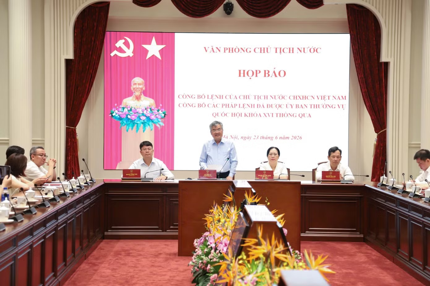 Quang cảnh họp báo. Ảnh: T.T. Hai pháp lệnh mới chính thức có hiệu lực từ 1/7/2026 - Ảnh 1.
