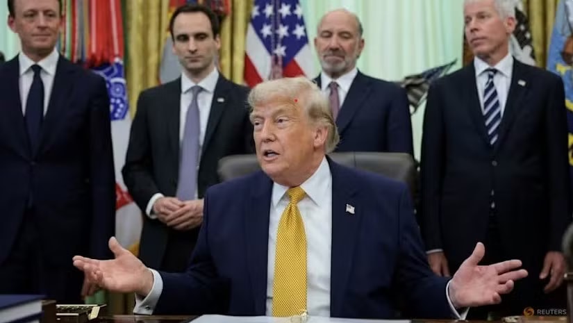 Tổng thống Mỹ Trump chỉ trích ông Starmer sau khi từ chức thủ tướng Anh - Ảnh 1.
