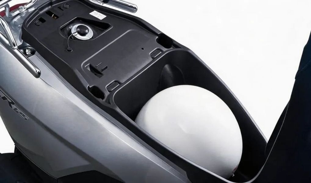 Cốp xe chỉ để vừa 1 mũ bảo hiểm