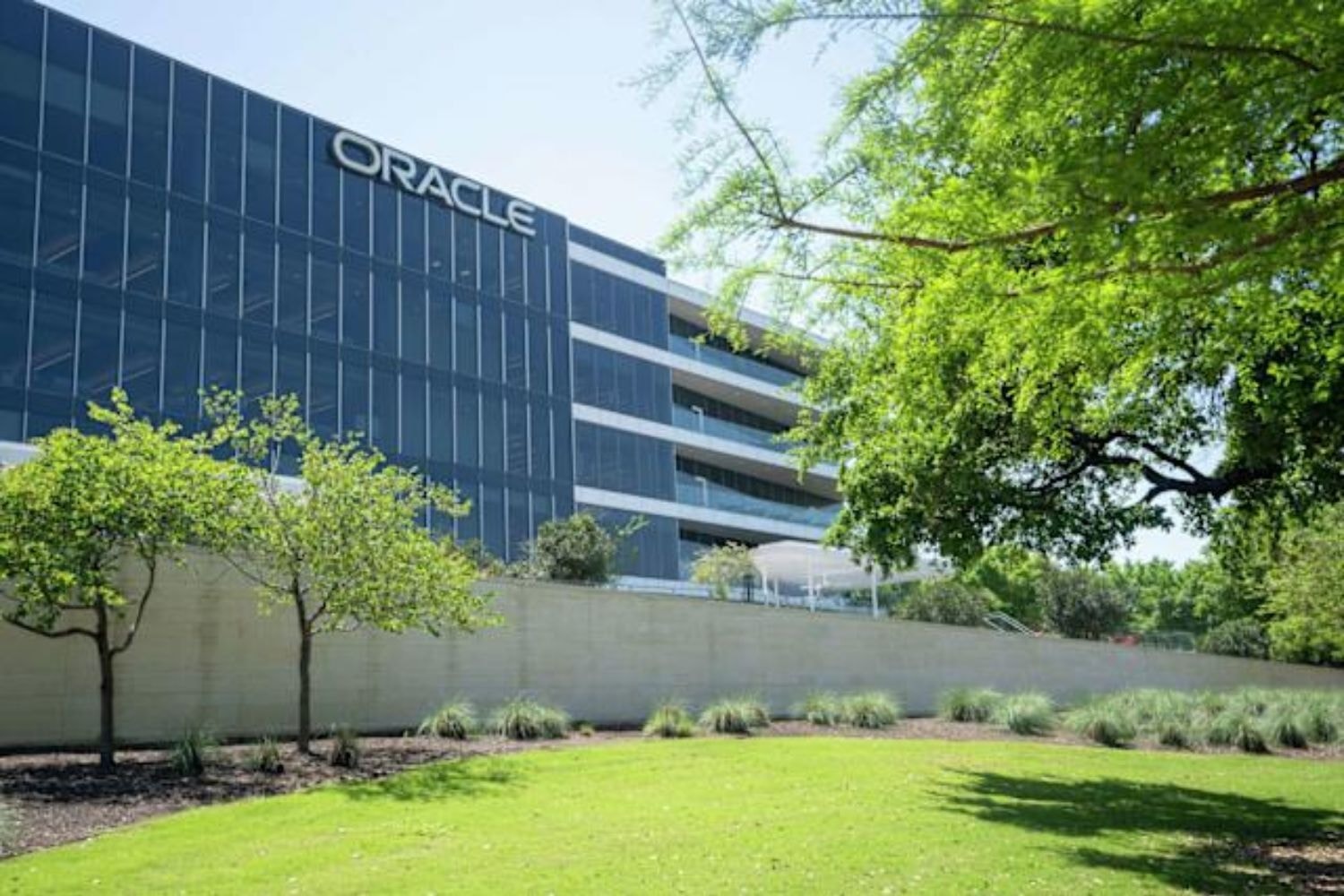 Oracle sa thải hàng loạt