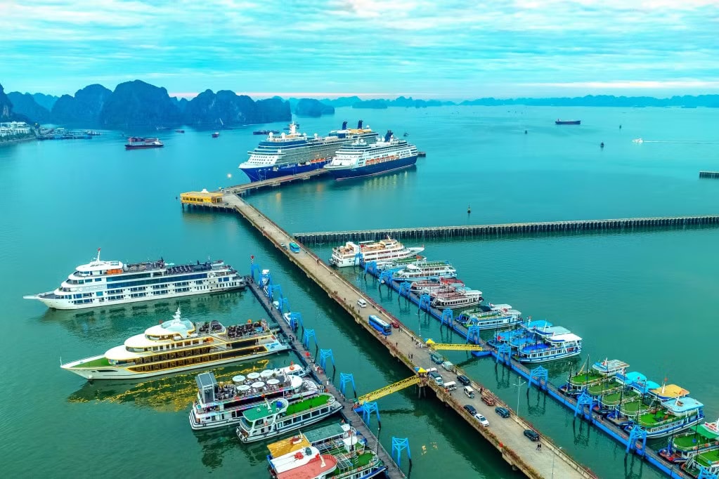 Đến năm 2030, Quảng Ninh trở thành trung tâm dịch vụ, du lịch quốc tế , cửa ngõ thương mại quốc gia Quảng Ninh sẽ trở thành siêu đô thị biển, biên giới, di sản - Ảnh 3.