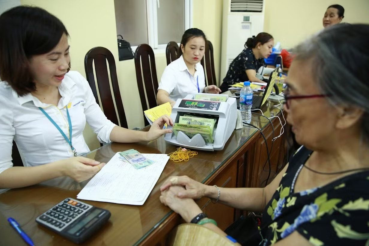 Đề xuất hạ độ tuổi hưởng trợ cấp hưu trí xã hội xuống 70 tuổi. Đề xuất hạ độ tuổi hưởng trợ cấp hưu trí xã hội - Ảnh 1.