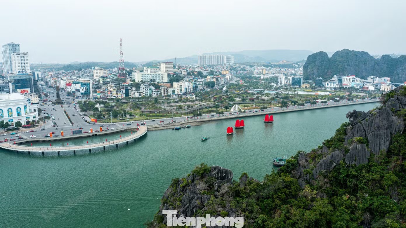 Di sản vịnh Hạ Long, Quảng Ninh. Quảng Ninh sẽ trở thành siêu đô thị biển, biên giới, di sản - Ảnh 4.