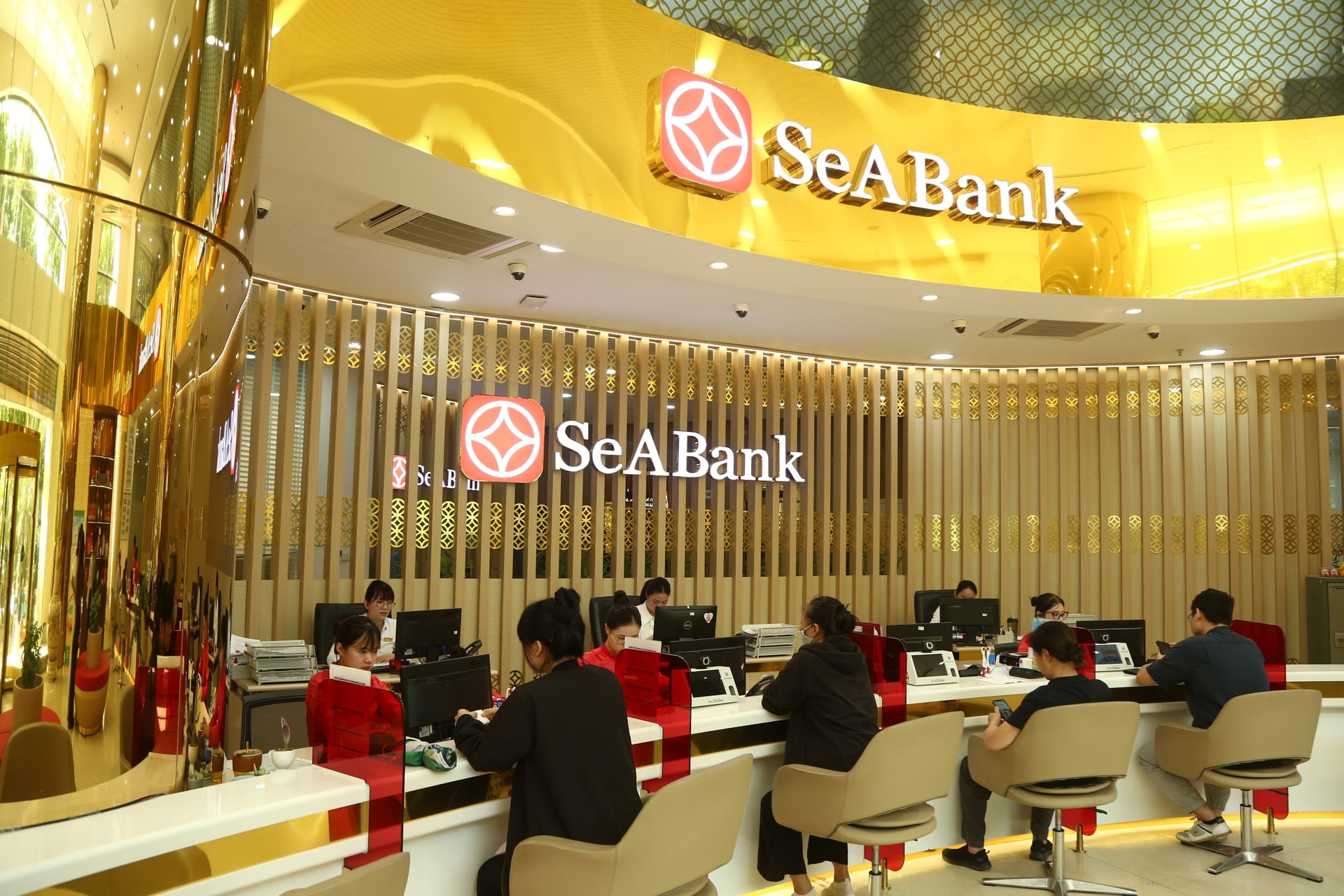 Tổng tài sản SeABank tăng hơn 4,6 lần, đóng góp gần 5.300 tỷ đồng ngân sách trong 5 năm - Ảnh 1.