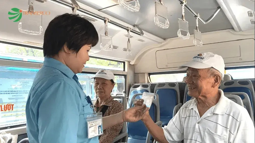 Những đối tượng được cấp thẻ xe buýt miễn phí không thời hạn tại Hà Nội