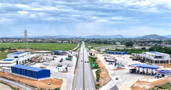 Chính thức vận hành trạm dừng nghỉ đầu tiên trên tuyến cao tốc hơn 12.000 tỷ đoạn qua Thanh Hóa - Ảnh 2.