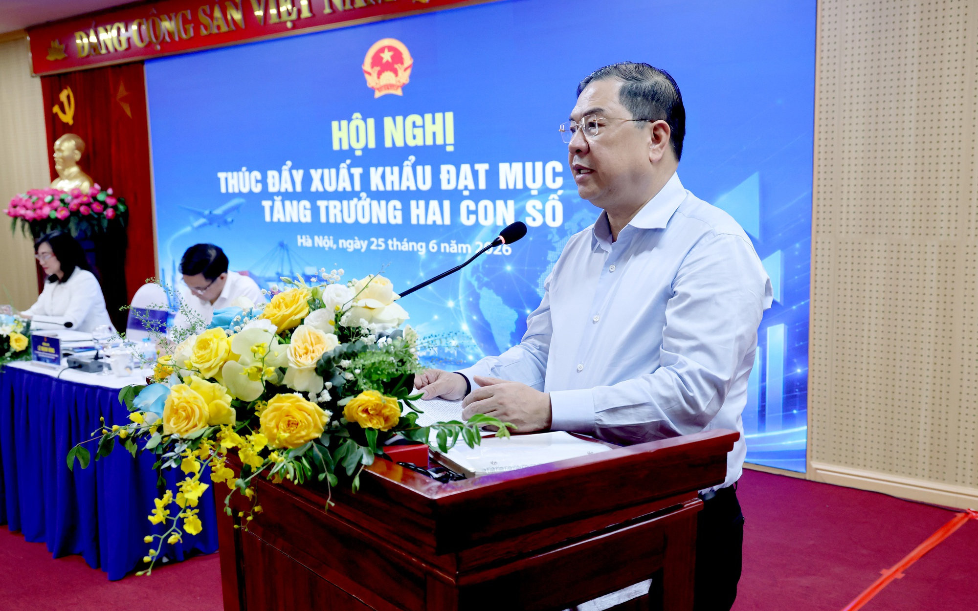 Loạt mặt hàng Việt Nam đối diện nguy cơ 'bão' thuế từ Mỹ, Phó Thủ tướng lập tức ra chỉ đạo - Ảnh 2.