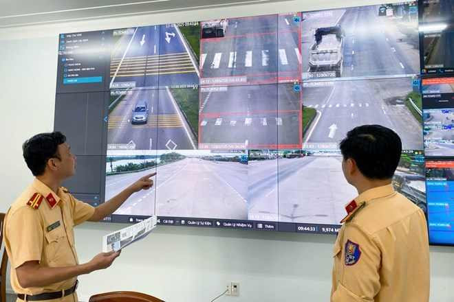 Phát hiện hơn 400 xe công vụ có dấu hiệu vi phạm giao thông - Ảnh 1.