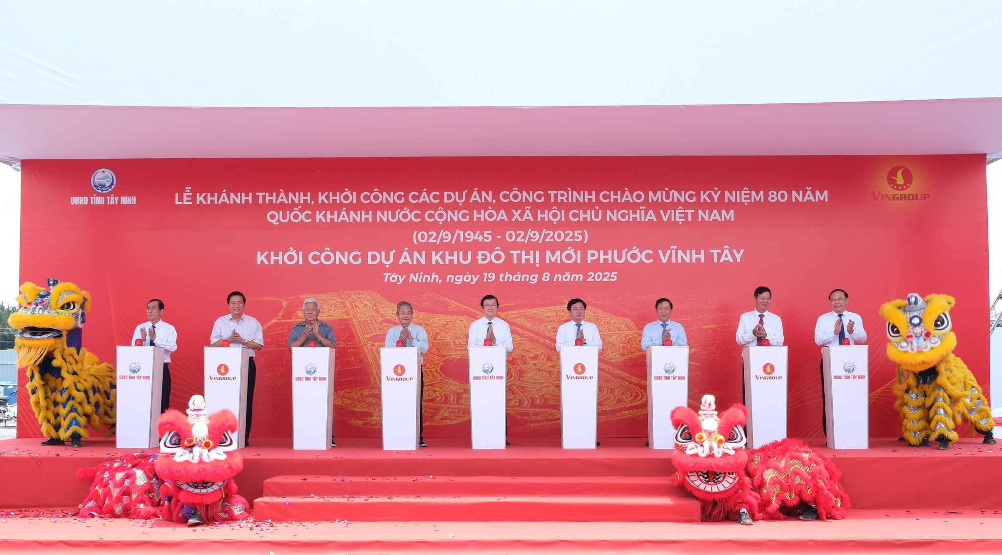 19=8 đjai biểu nhân nút khởi công-060971