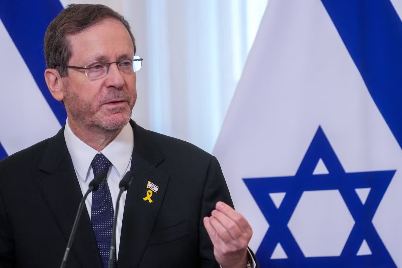 Va phải chim, trực thăng chở Tổng thống Israel phải hạ cánh khẩn cấp - Ảnh 1.