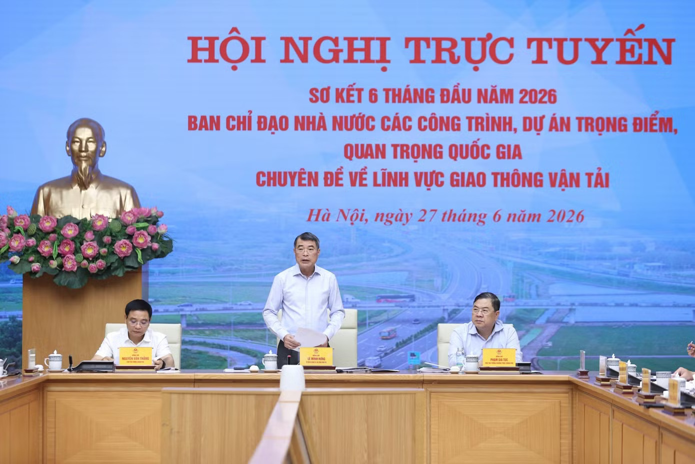 Thủ tướng: Không lùi tiến độ các dự án trọng điểm quốc gia - Ảnh 1.