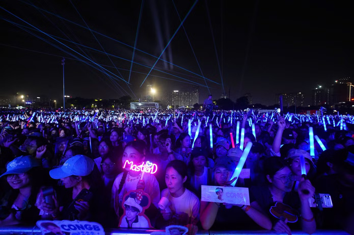 Biển người ở concert Thanh xuân nhìn từ trên cao - Ảnh 6.