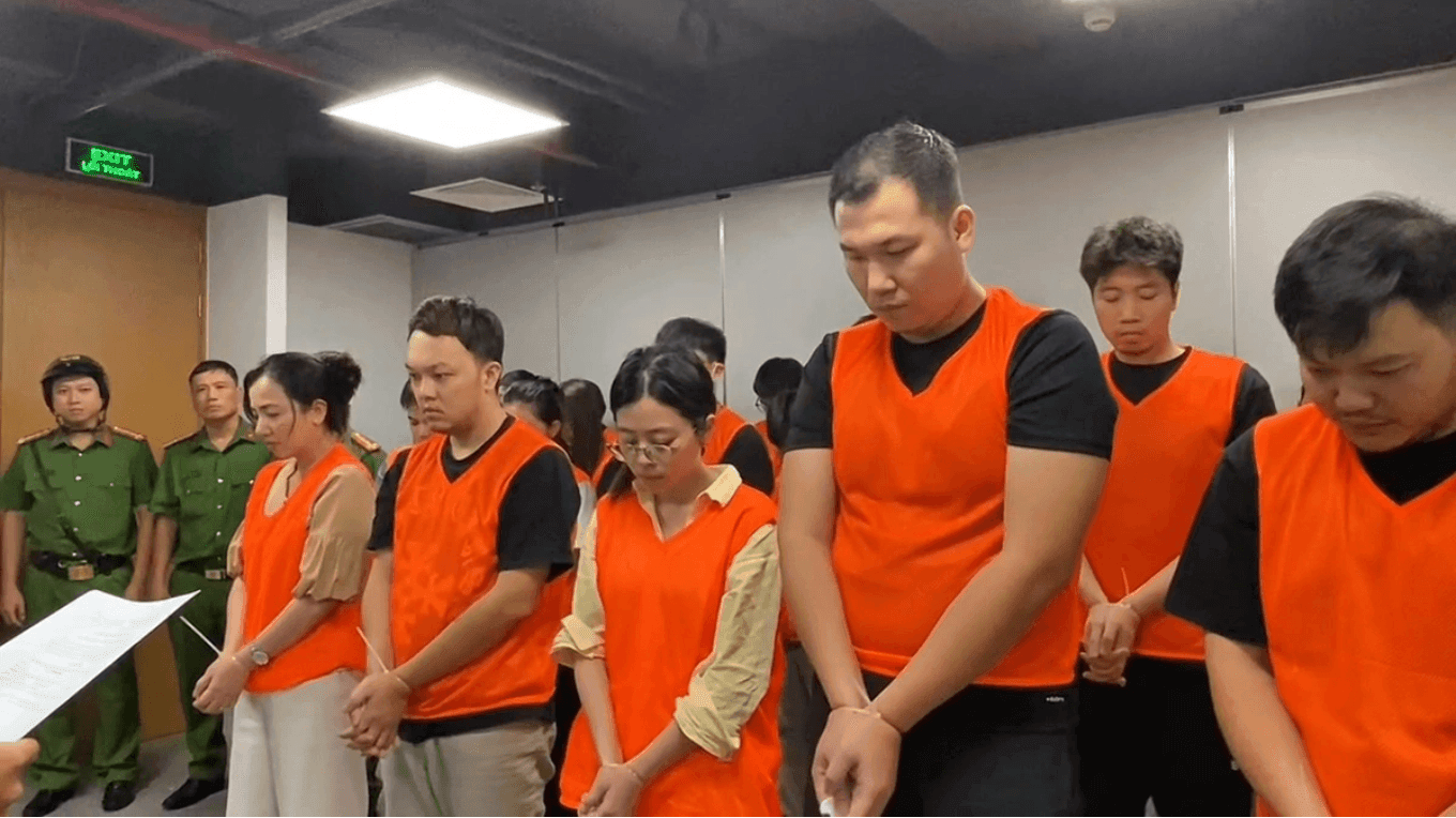 Khởi tố, bắt tạm giam 51 lãnh đạo, nhân viên của công ty dụ dỗ 5.500 người cao tuổi ký 'hợp đồng kỳ nghỉ' - Ảnh 1.