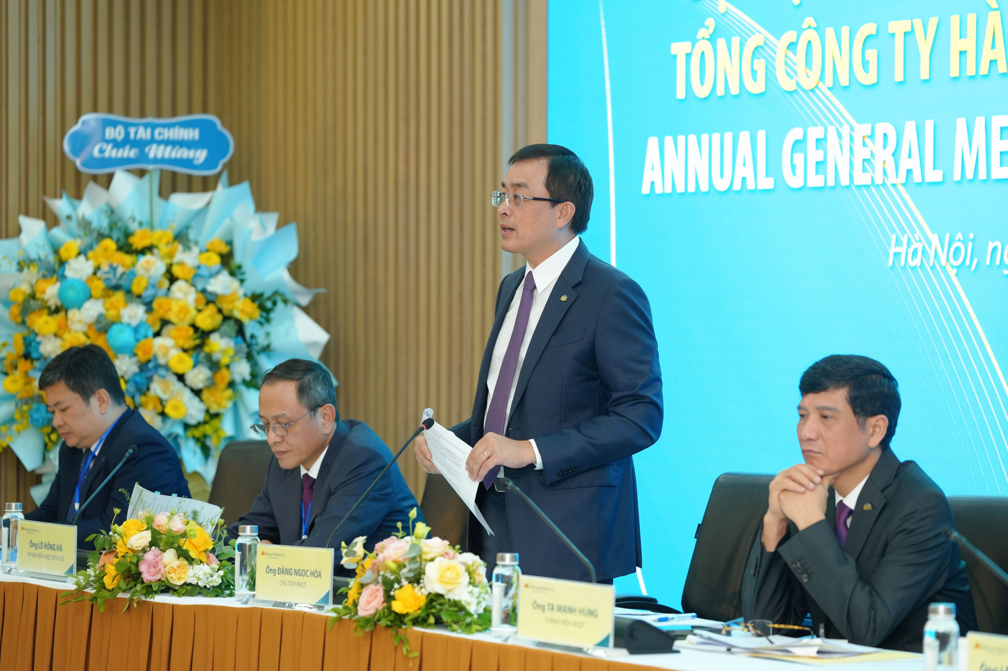 5. CTHĐQT Đặng Ngọc Hoà trả lời chất vấn của các cổ đông tại Đại hội 