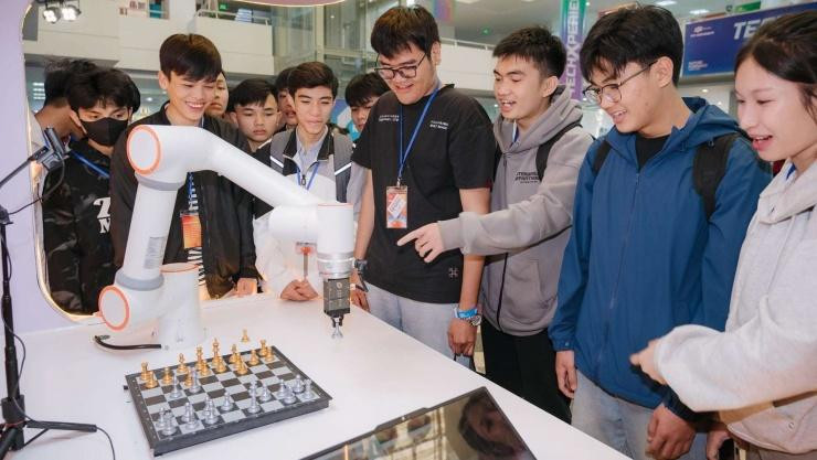 1779689250-8a04240b66-nganh-robot-va-tri-tue-nhan-tao-0953-width1920height1080_1782410366.jpg