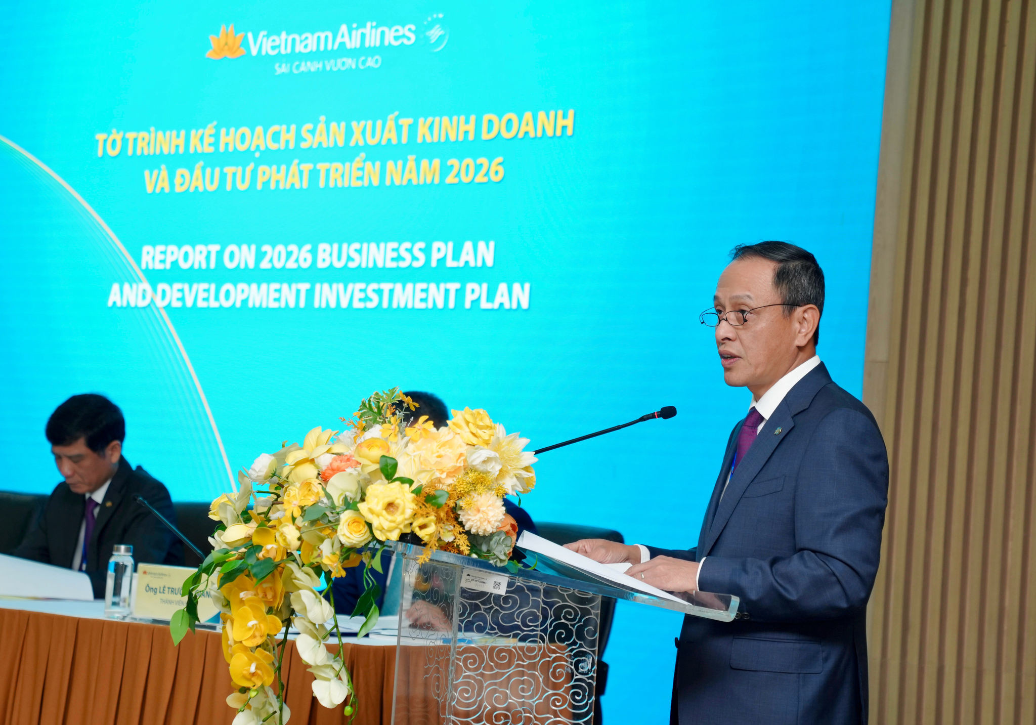 Cổ đông lo ngại 'cú sốc' giá nhiên liệu ảnh hưởng lợi nhuận, lãnh đạo Vietnam Airlines (HVN) nói gì?