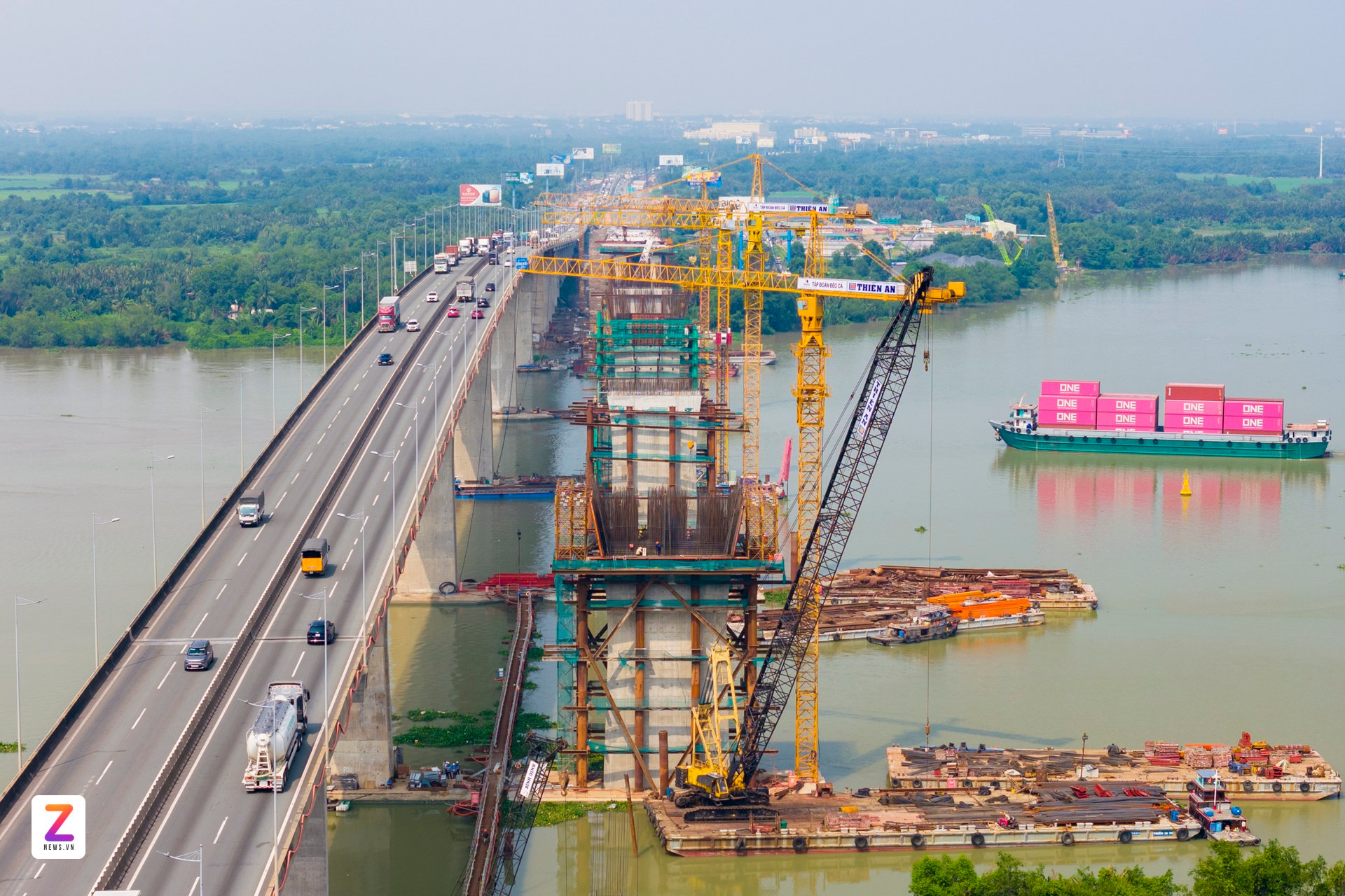 Cây cầu trên tuyến cao tốc hơn 16.000 tỷ kết nối đến siêu sân bay lớn nhất cả nước được triển khai thần tốc - Ảnh 1.
