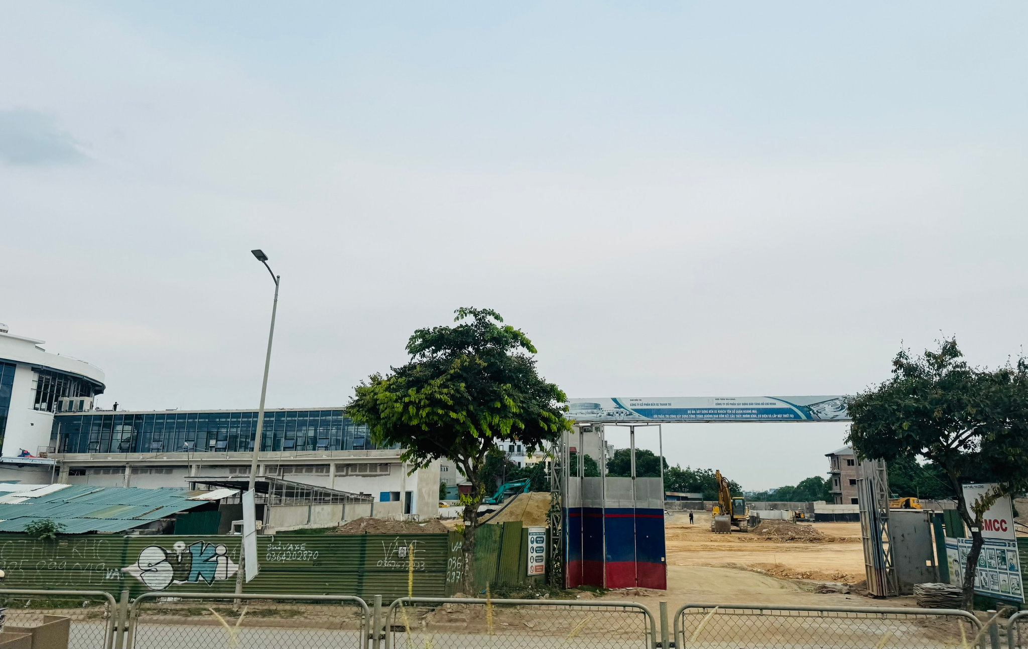 Bến xe khách thứ 7 hiện đại nhất Hà Nội lỡ hẹn vận hành? - Ảnh 1.