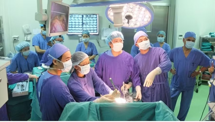 Phẫu thuật thành công ca bệnh hiếm gặp, y văn thế giới chưa có phác đồ điều trị chuẩn - Ảnh 1.