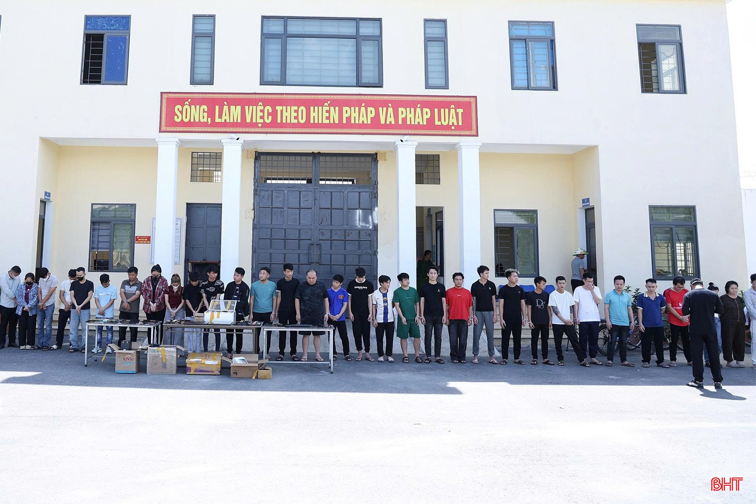 Huy động 66 cán bộ chiến sĩ bắt giữ 36 đối tượng tại 5 tỉnh, thành, liên quan đến 266 tài khoản và hơn 1.000 tỷ - Ảnh 1.