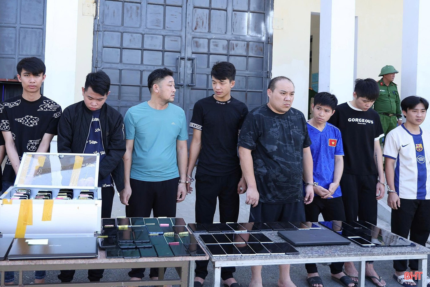 Huy động 66 cán bộ chiến sĩ bắt giữ 36 đối tượng tại 5 tỉnh, thành, liên quan đến 266 tài khoản và hơn 1.000 tỷ - Ảnh 2.