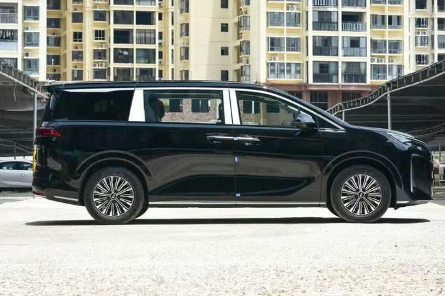 BYD Linghui M9 2026 có chiều dài cơ sở 3.045 mm