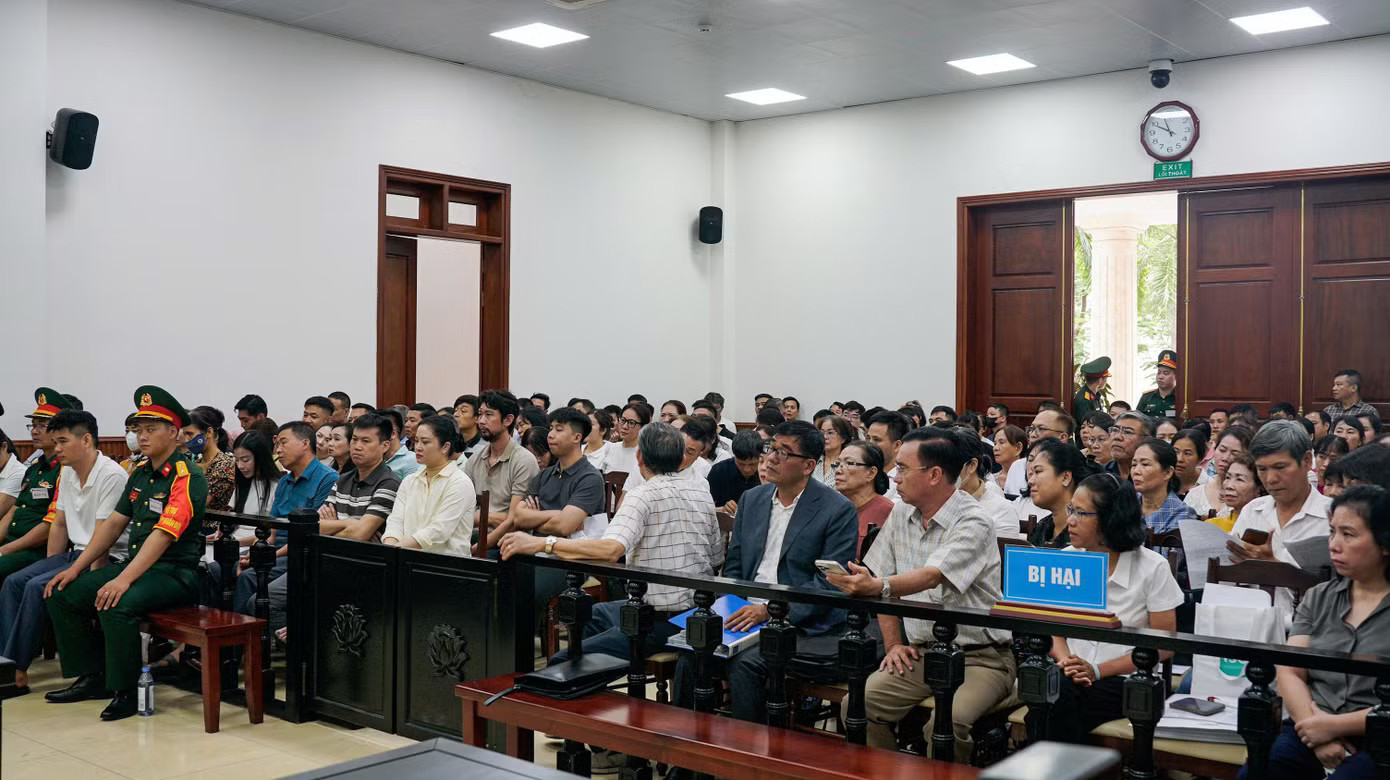Vụ bán đất sân bay Nha Trang: Bị hại cho rằng có dấu hiệu bỏ lọt hành vi của những người mua bán đất ăn chênh lệch - Ảnh 1.