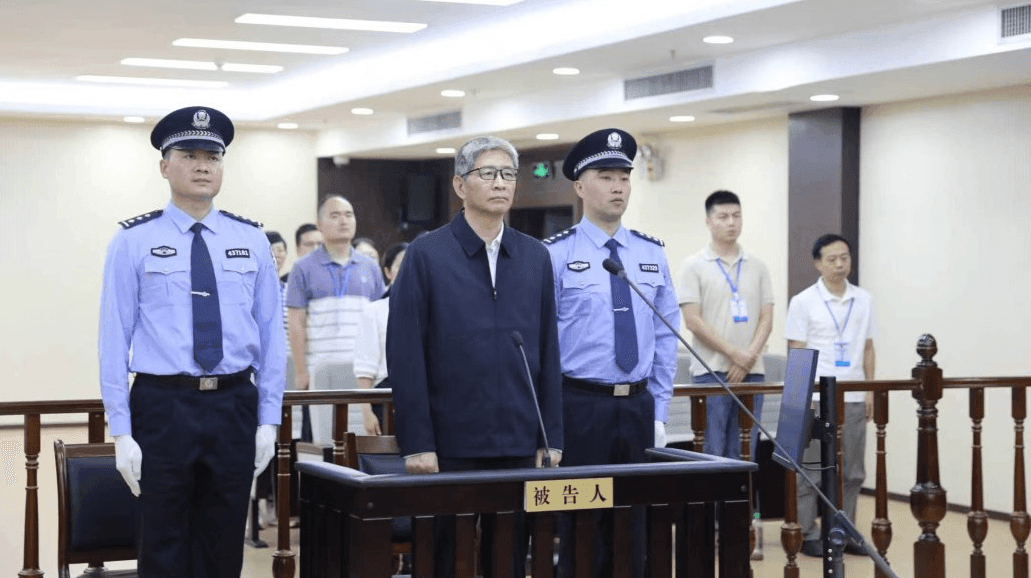 Tuyên án chung thân, tịch thu toàn bộ tài sản cá nhân của nguyên Phó Chủ nhiệm Ủy ban Thường vụ SN 1960 tại Trung Quốc - Ảnh 1.