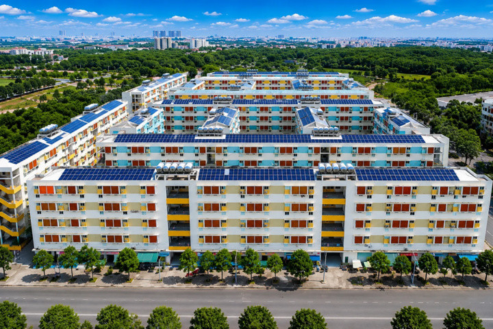 Từ hôm nay, 13 nhóm đối tượng sẽ được ưu tiên mua nhà ở xã hội - Ảnh 1.